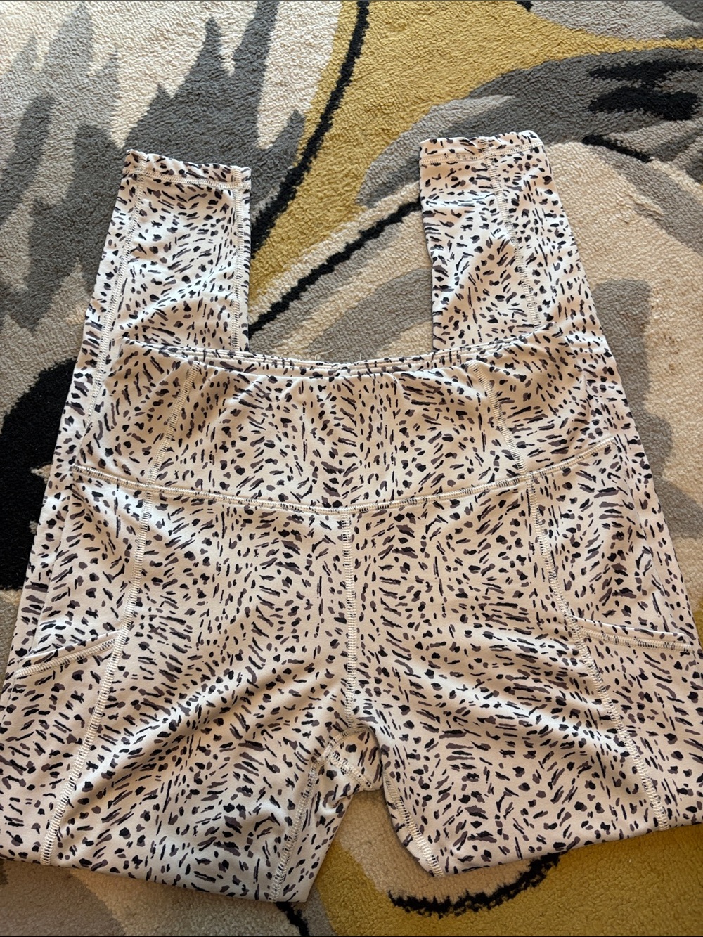 Apana White Leggings with Black and Grey Speckle Pattern